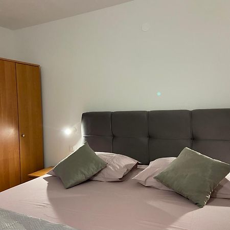 Apartmani Mara Rogoznica Rogoznica  Exterior foto